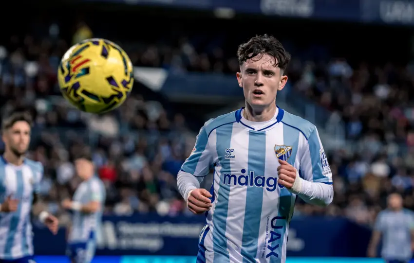 Aaron Ochoa se lo pone muy difícil a España