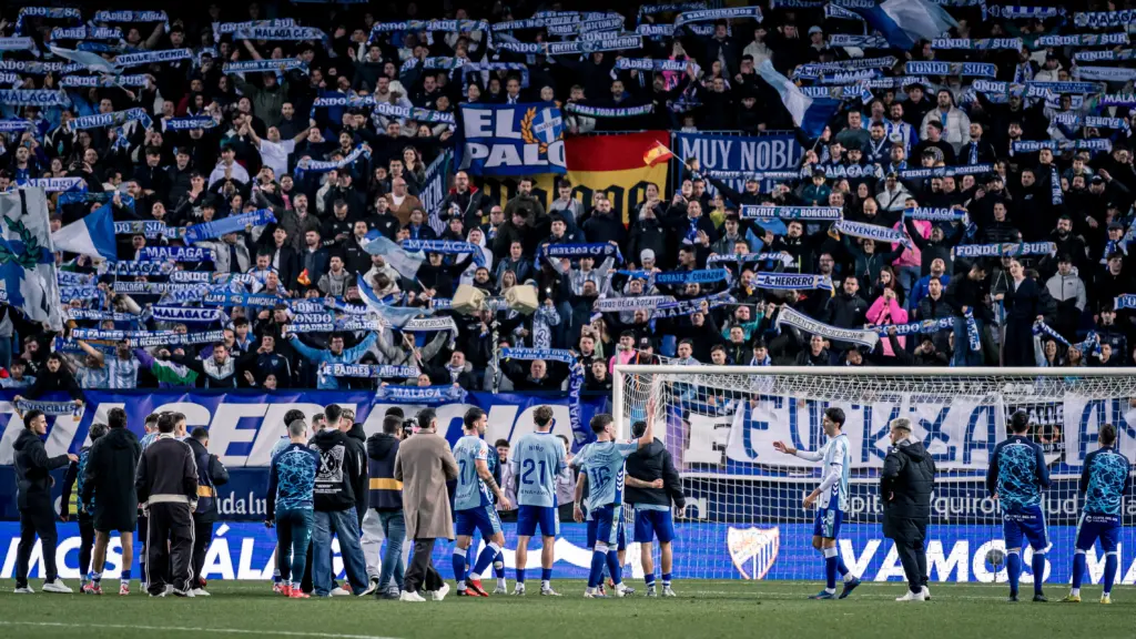 malaga cf cultural leonesa rosaleda aficion celebracion himno