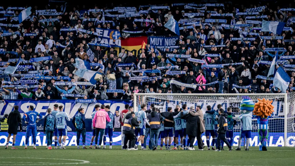 malaga cf cultural leonesa rosaleda aficion celebracion himno 2