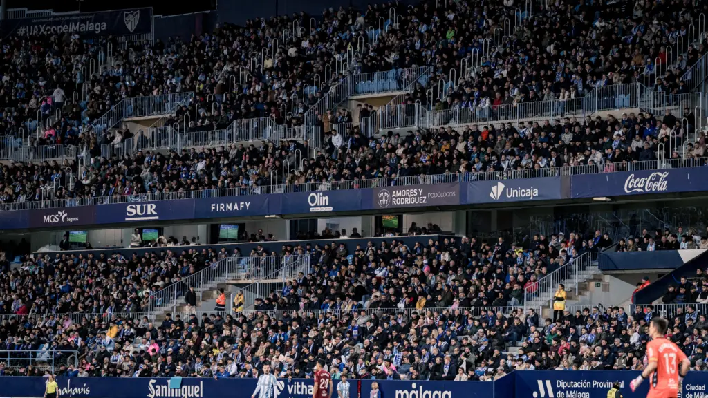 malaga cf cultural leonesa rosaleda aficion grada 3
