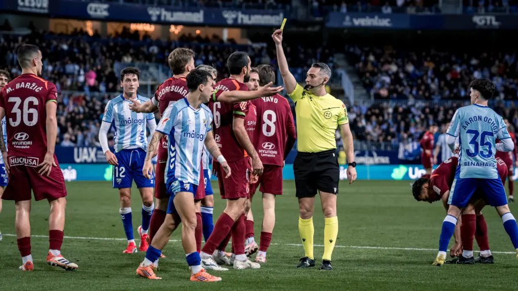 malaga cf cultural leonesa rosaleda arbitro amarilla de ena wolf