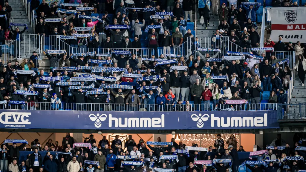 malaga cf cultural leonesa rosaleda fondo sur aficion 3