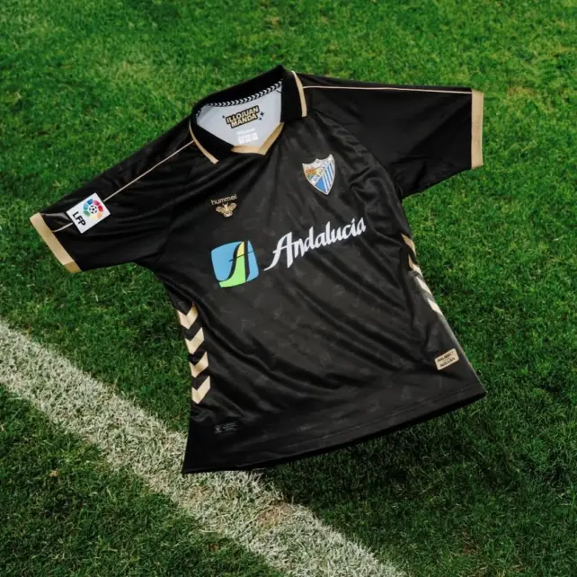 GALERÍA DE LA NUEVA CAMISETA LEGADO DEL MÁLAGA CF