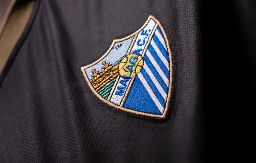 18 ASI ES LA NUEVA CAMISETA RETRO DEL MALAGA CF