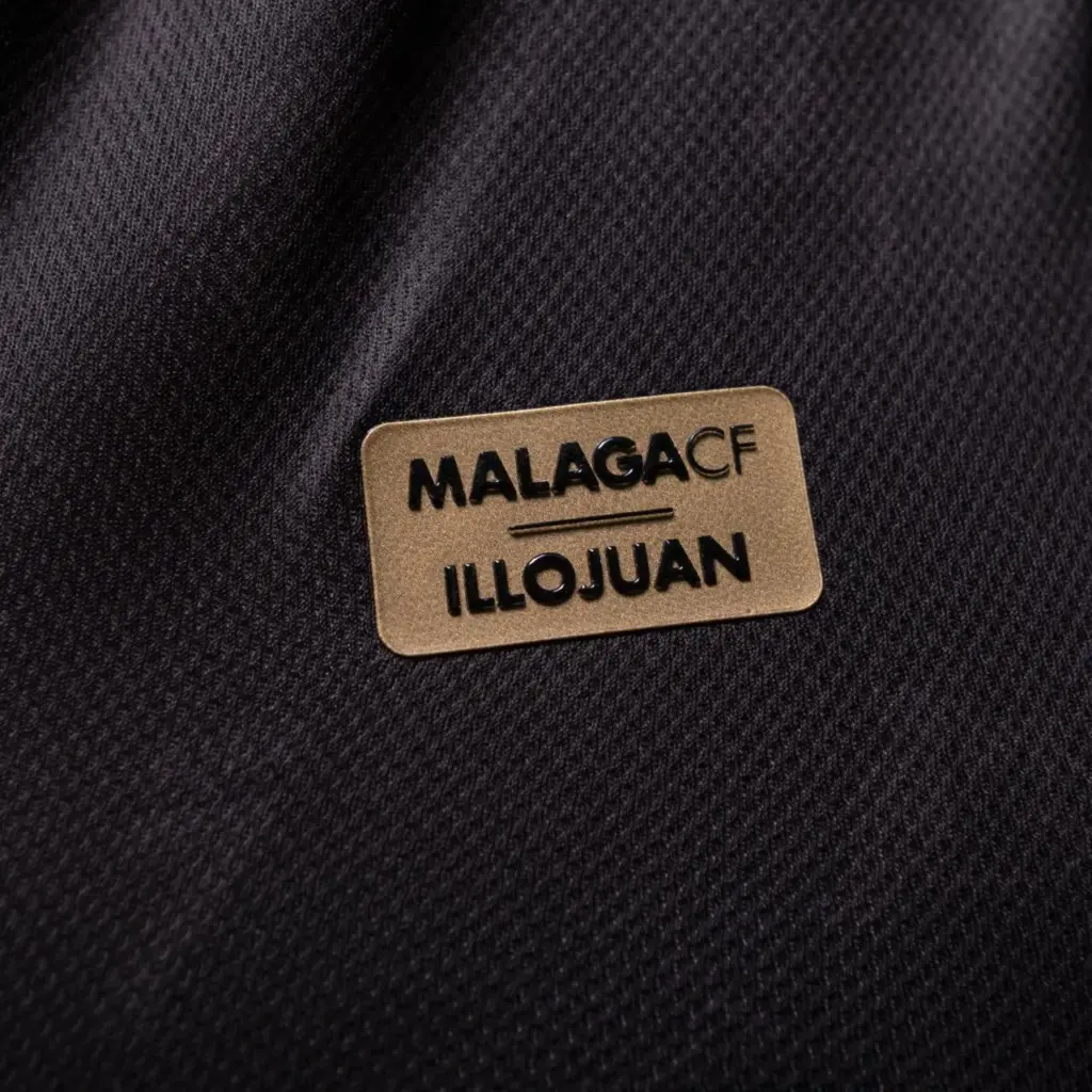 19 ASI ES LA NUEVA CAMISETA RETRO DEL MALAGA CF