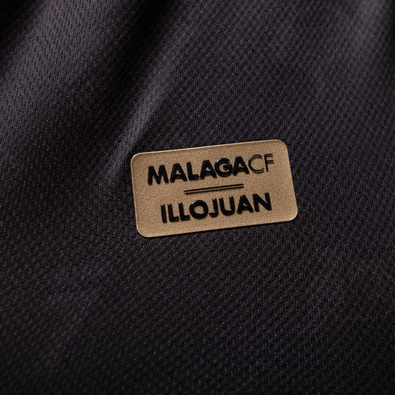 Así es la nueva camiseta 'retro' del Málaga CF: recuerdos de Leeds 2 19 ASI ES LA NUEVA CAMISETA RETRO DEL MALAGA CF