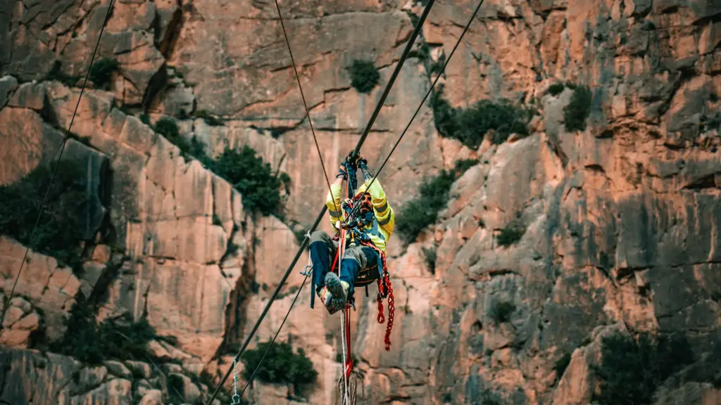 2 - AVANZAN OBRAS DEL CAMINITO DEL REY