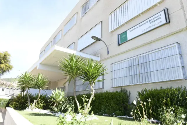 32 - AYUDA ESCOLAR TORREMOLINOS