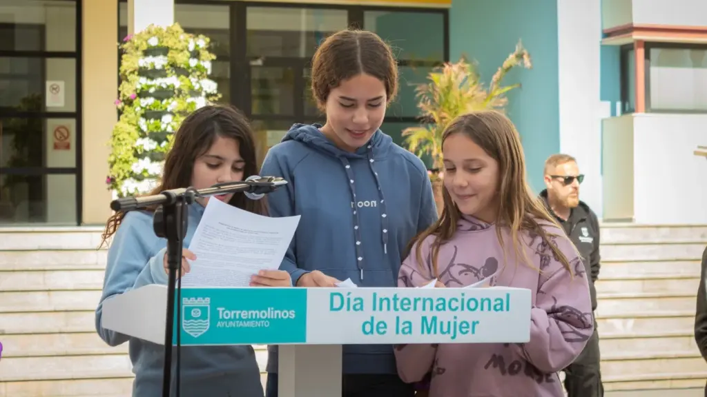 49 - MARCHA DÍA DE LA MUJER TORREMOLINOS