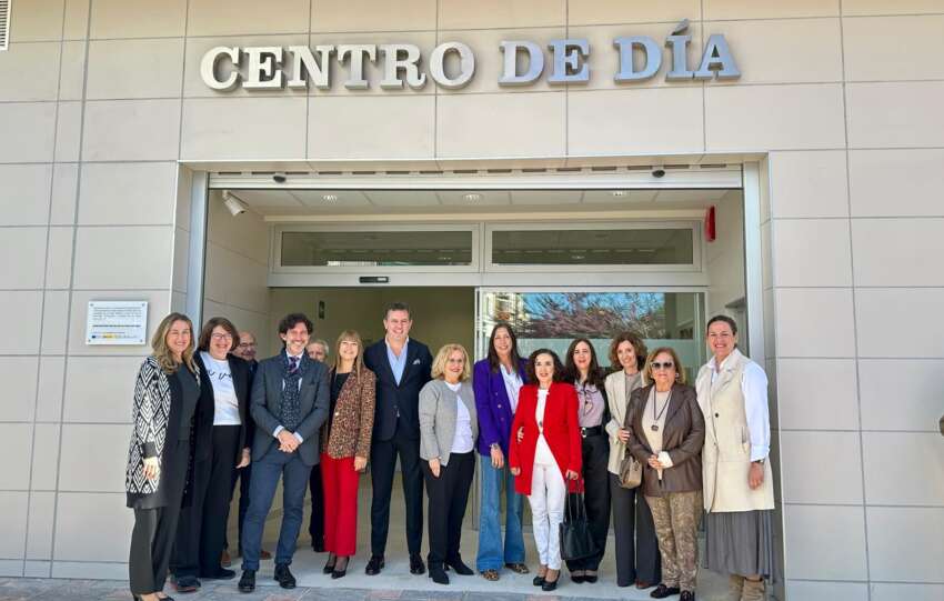 Foto de familia en el Centro de Dia Suel
