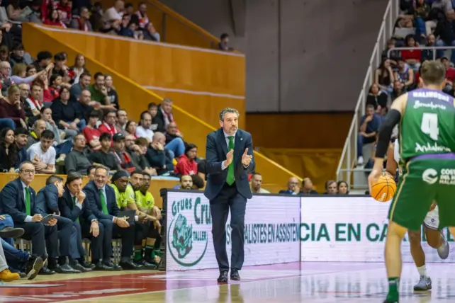 IBON NAVARRO ELOGIA EL PARTIDO MADURO DEL UNICAJA EN GIRONA