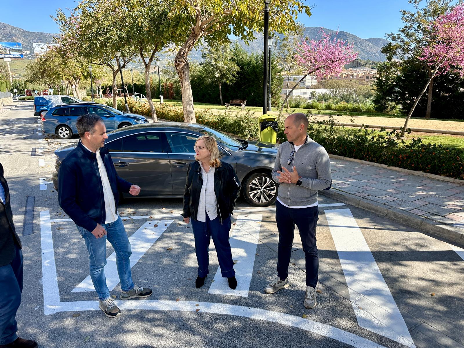 Radio Marca 37 La alcaldesa visita las plazas de aparcamiento creadas en la calle Virgen del Carmen