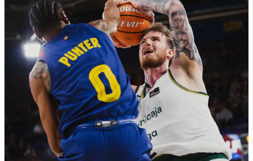 UN MALTRECHO UNICAJA VENDE MUY CARA SU DERROTA EN BARCELONA