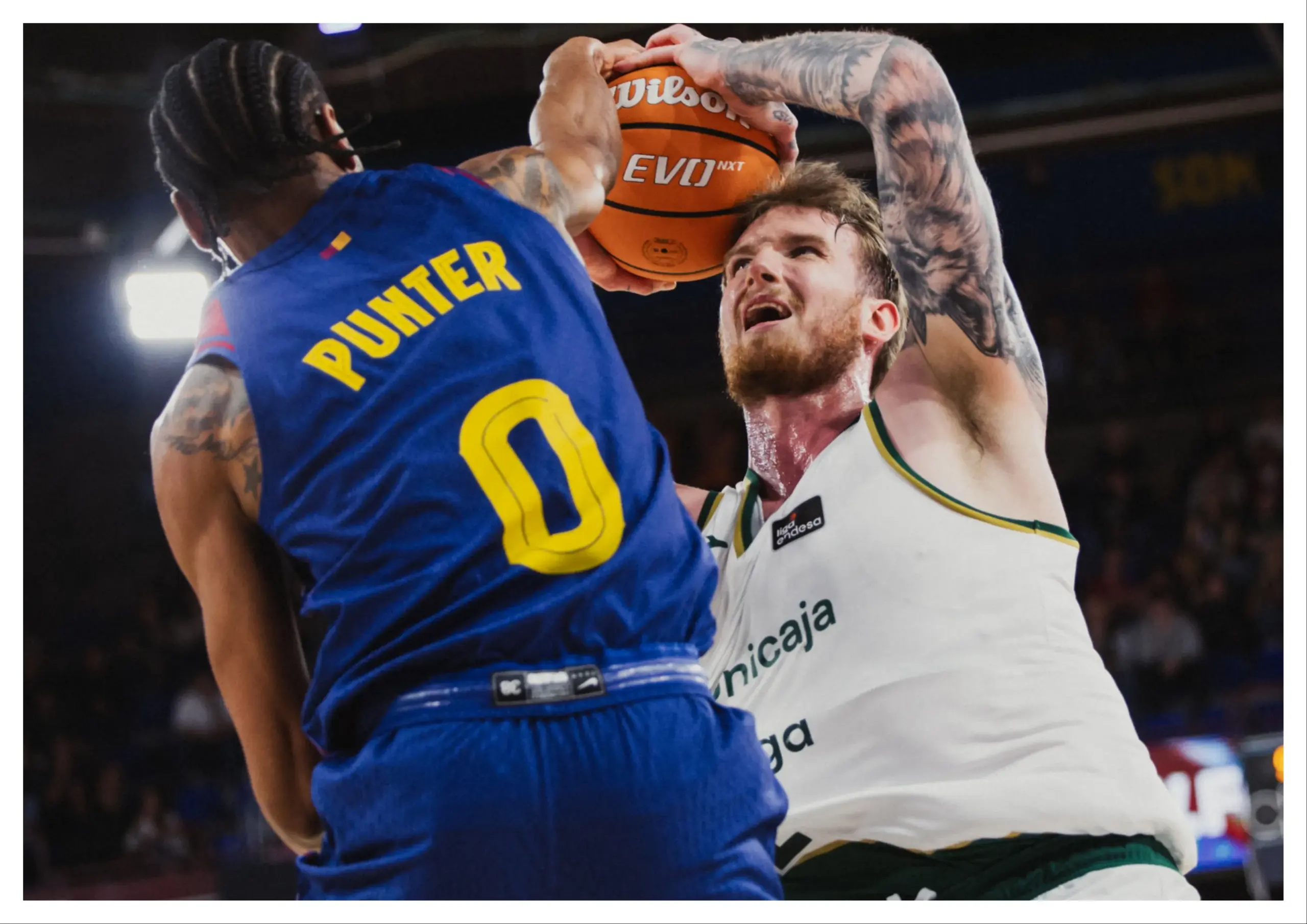 UN MALTRECHO UNICAJA VENDE MUY CARA SU DERROTA EN BARCELONA