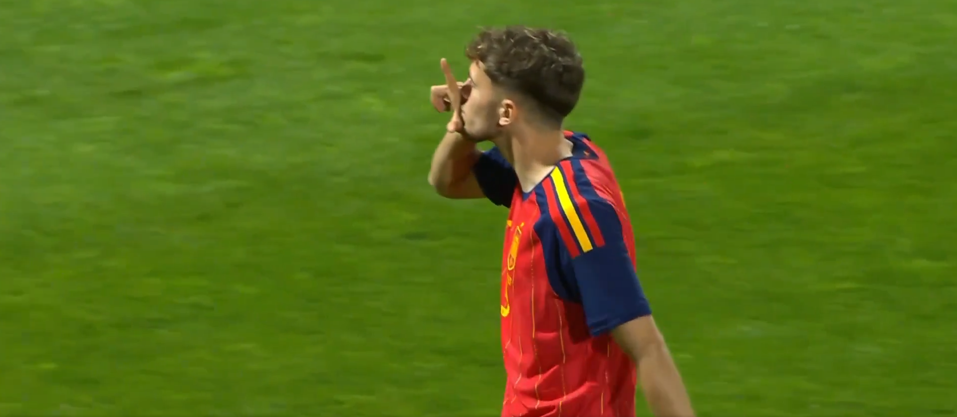 Adrián Niño aprovecha el parón internacional: 20 minutos y un gol contra Chipre