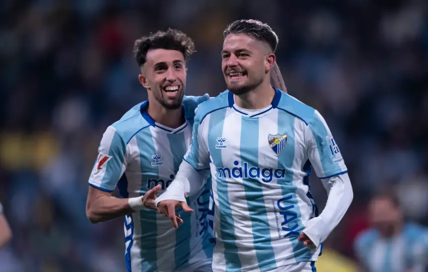 El vestuario del Málaga CF arropa a Dani Lorenzo: "Te esperamos en el césped"