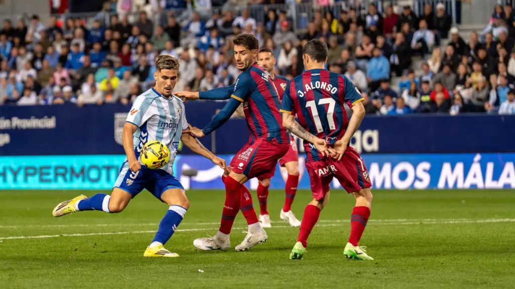 ¡Así te hemos contado la alocada victoria del Málaga CF frente a la SD Huesca! (5-3) 3 chupete primer gol huesca