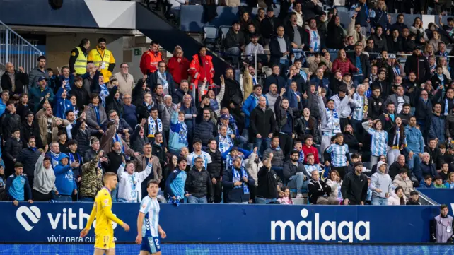 Sanción Málaga CF: 3.000 euros y apercibimiento de cierre por el lanzamiento de botellas