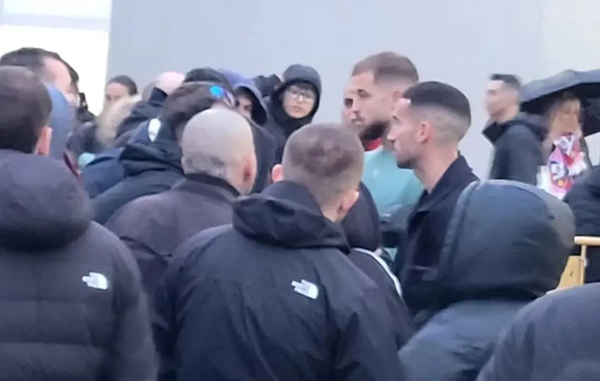 Encuentro entre aficionados y capitanes del Huesca antes de visitar al Málaga