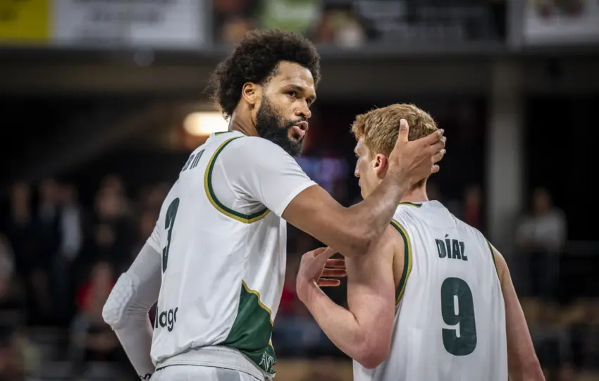 James Webb III se rebela ante la adversidad del '4'