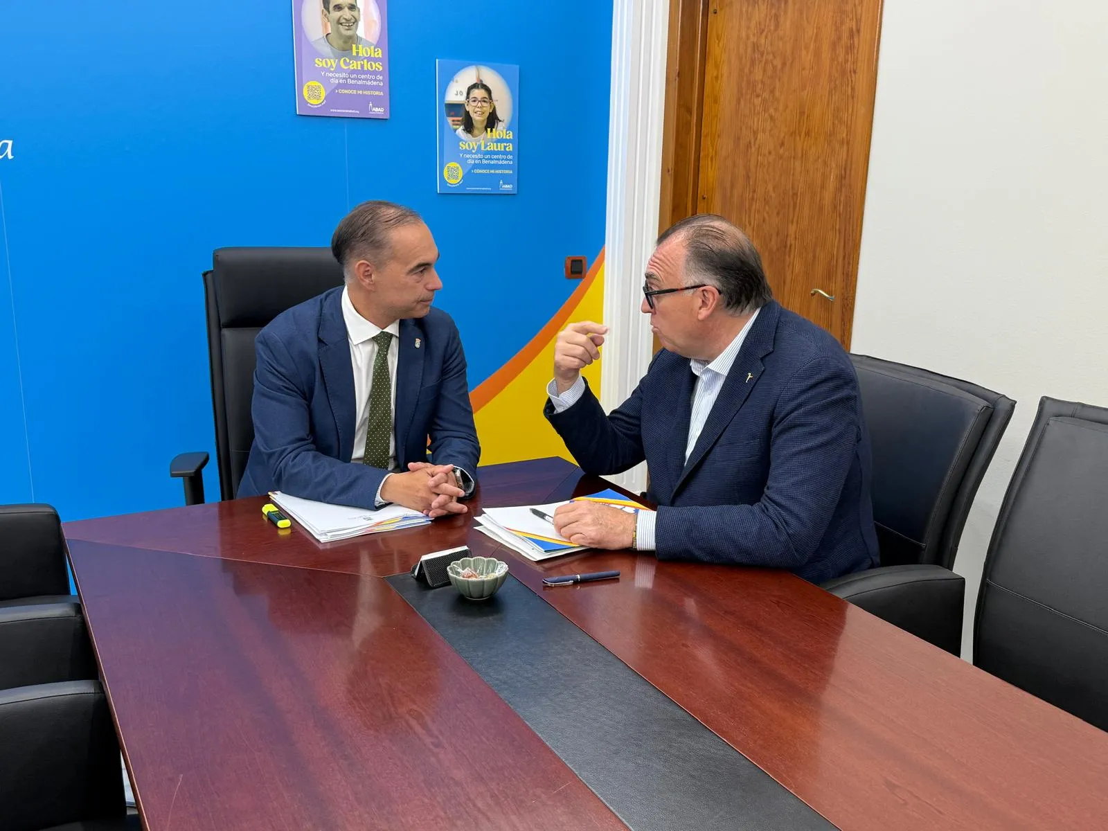 15 - ARTURO BERNAL RECIBE LA NIÑA DE BENALMÁDENA