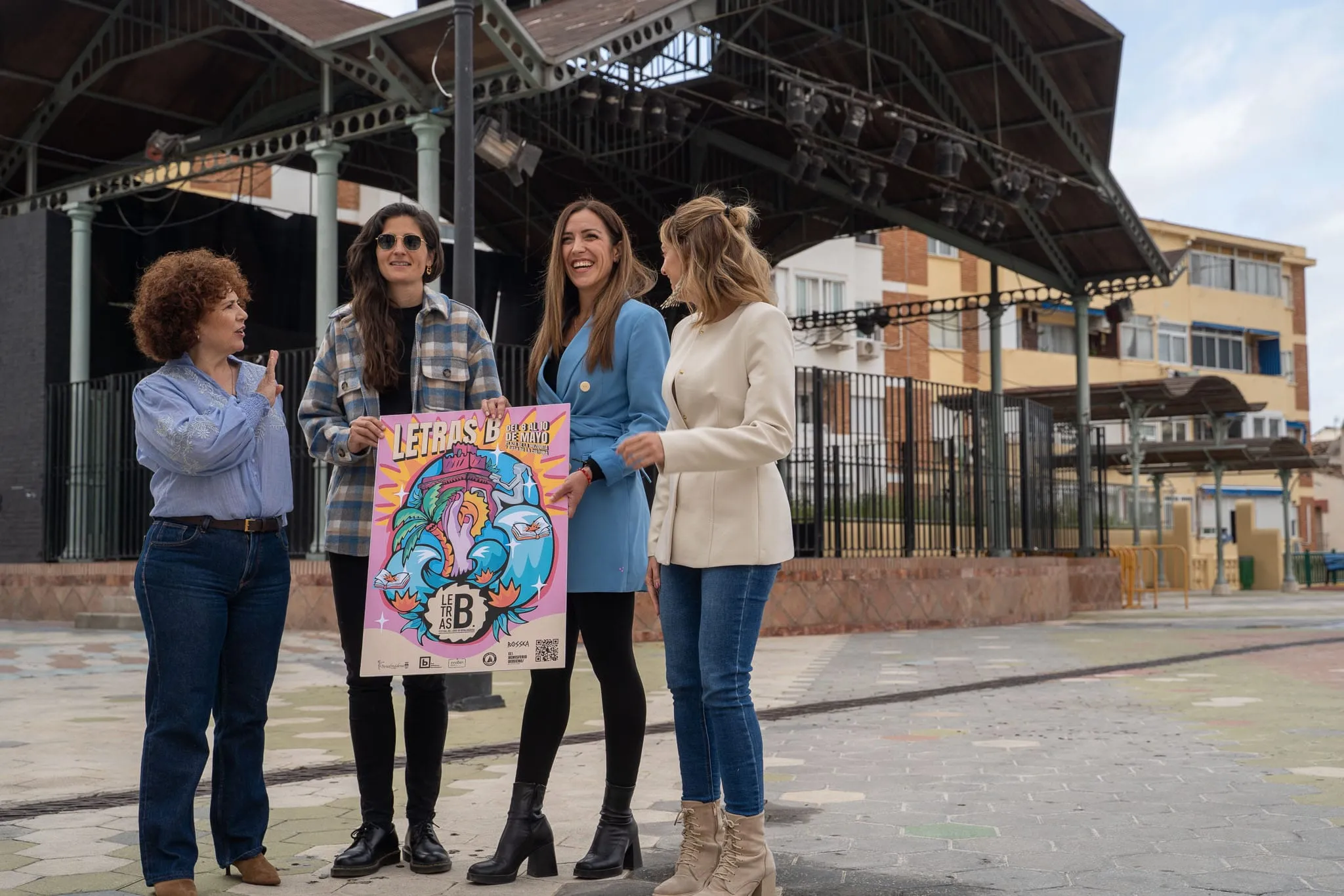 La artista Bosska firma el cartel de la tercera edición del Festival Letras B, que se celebrará del 8 al 10 de mayo en Benalmádena 2 19 - LETRAS B BENALMÁDENA