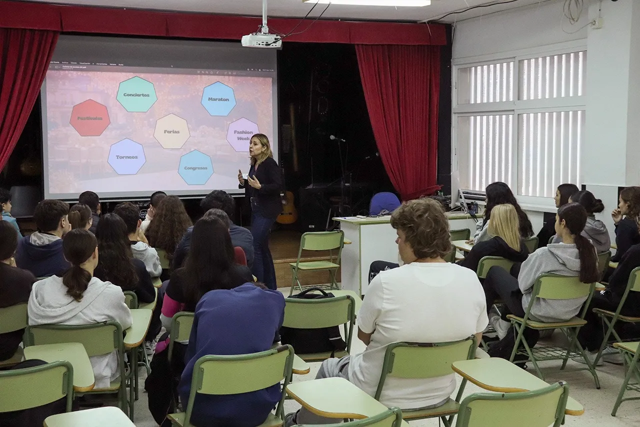 26 - PÚBLICO JOVEN TORREMOLINOS