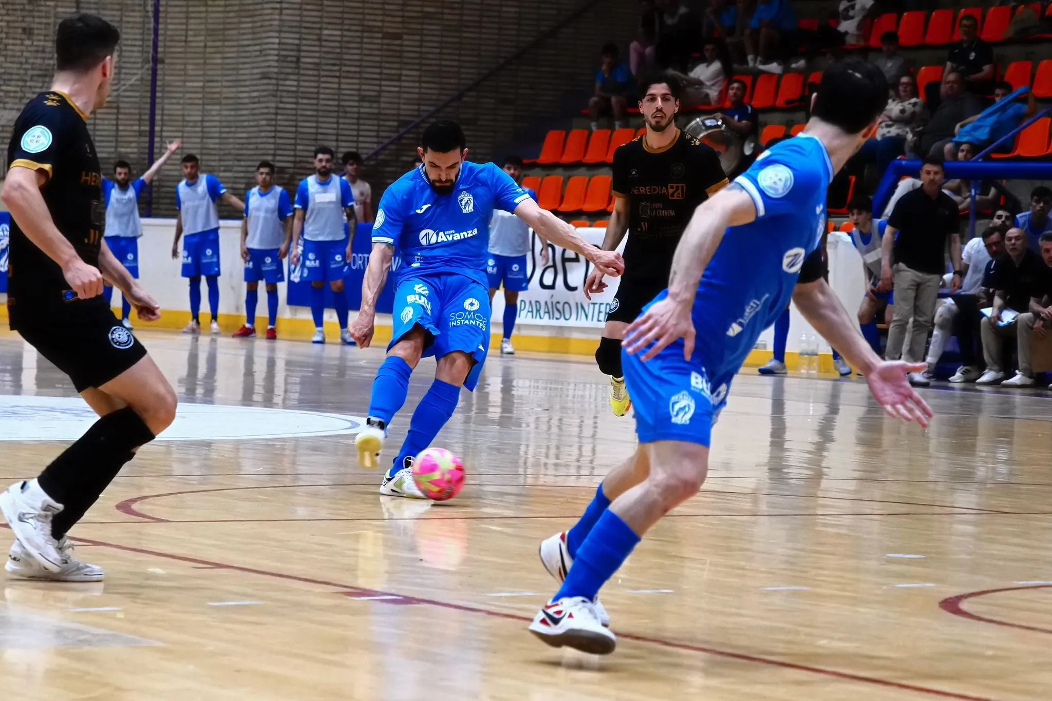 3 - VICTORIA DEL CIUDAD REDONDA ANTE EL AVANZA JAÉN