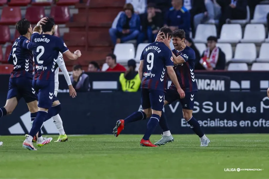 El Eibar golea en Albacete, entra en playoff y mete presión al Málaga CF