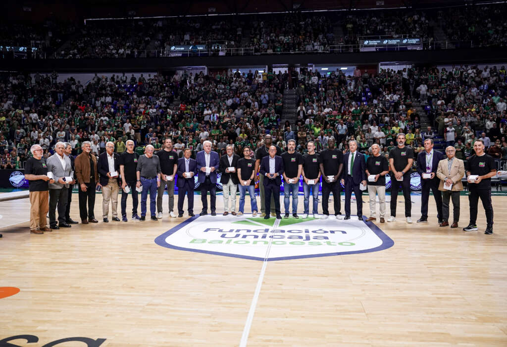 Boza Maljkovic recibe el escudo de Oro de Unicaja Baloncesto 1 5 - ESCUDO DE ORO MALJKOVIC