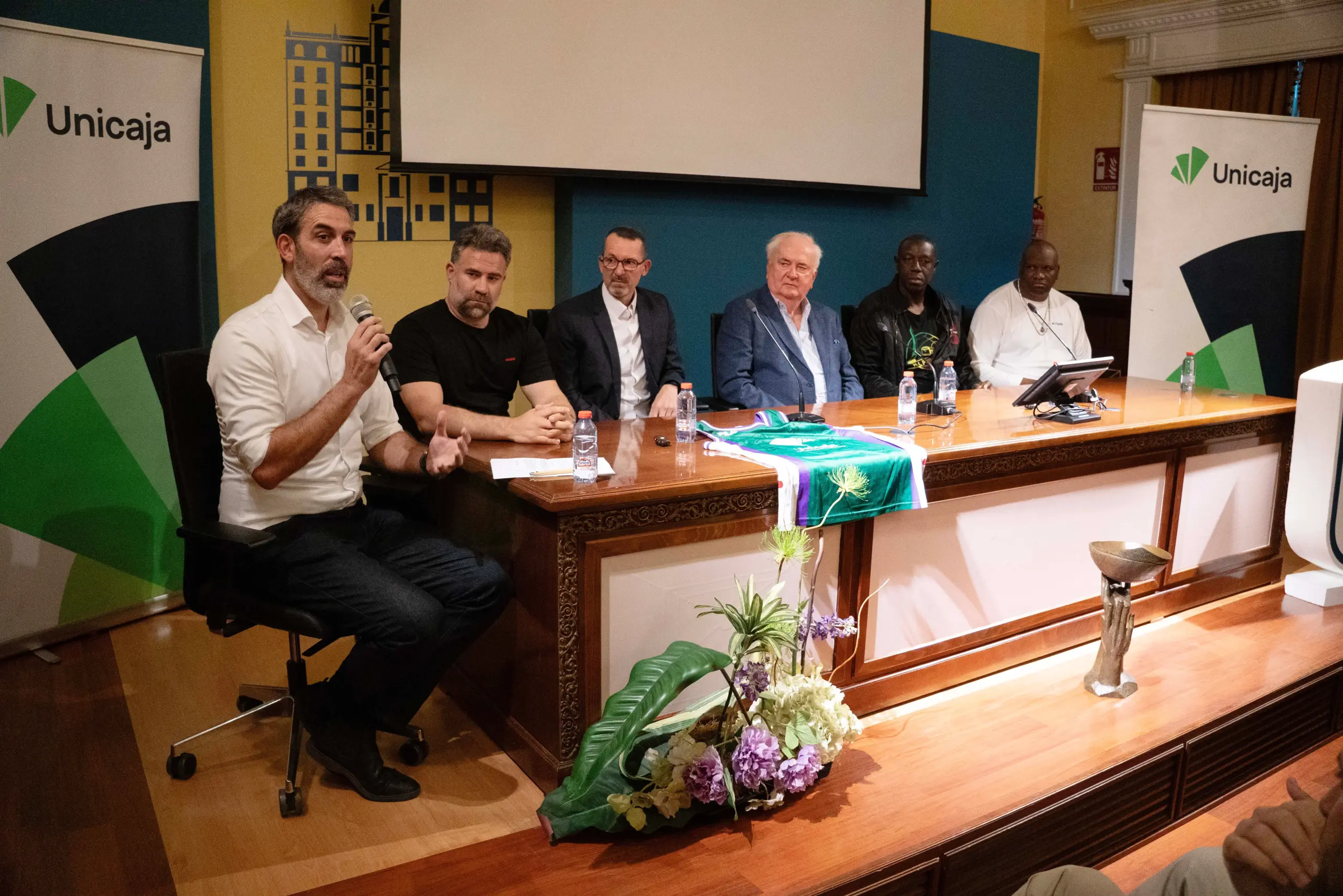 5 - MESA REDONDA CAMPEONES COPA KORAC