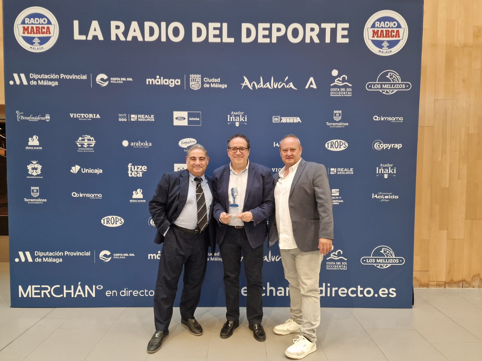 51 - VICENTE ORTEGA PREMIADO POR MERCHÁN