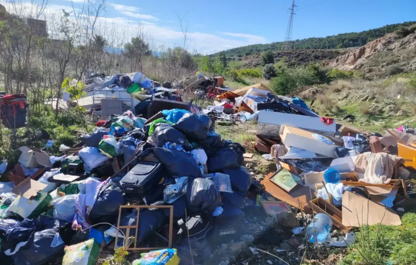 54 - VERTIDO CUEVA DE LA HIGUERA
