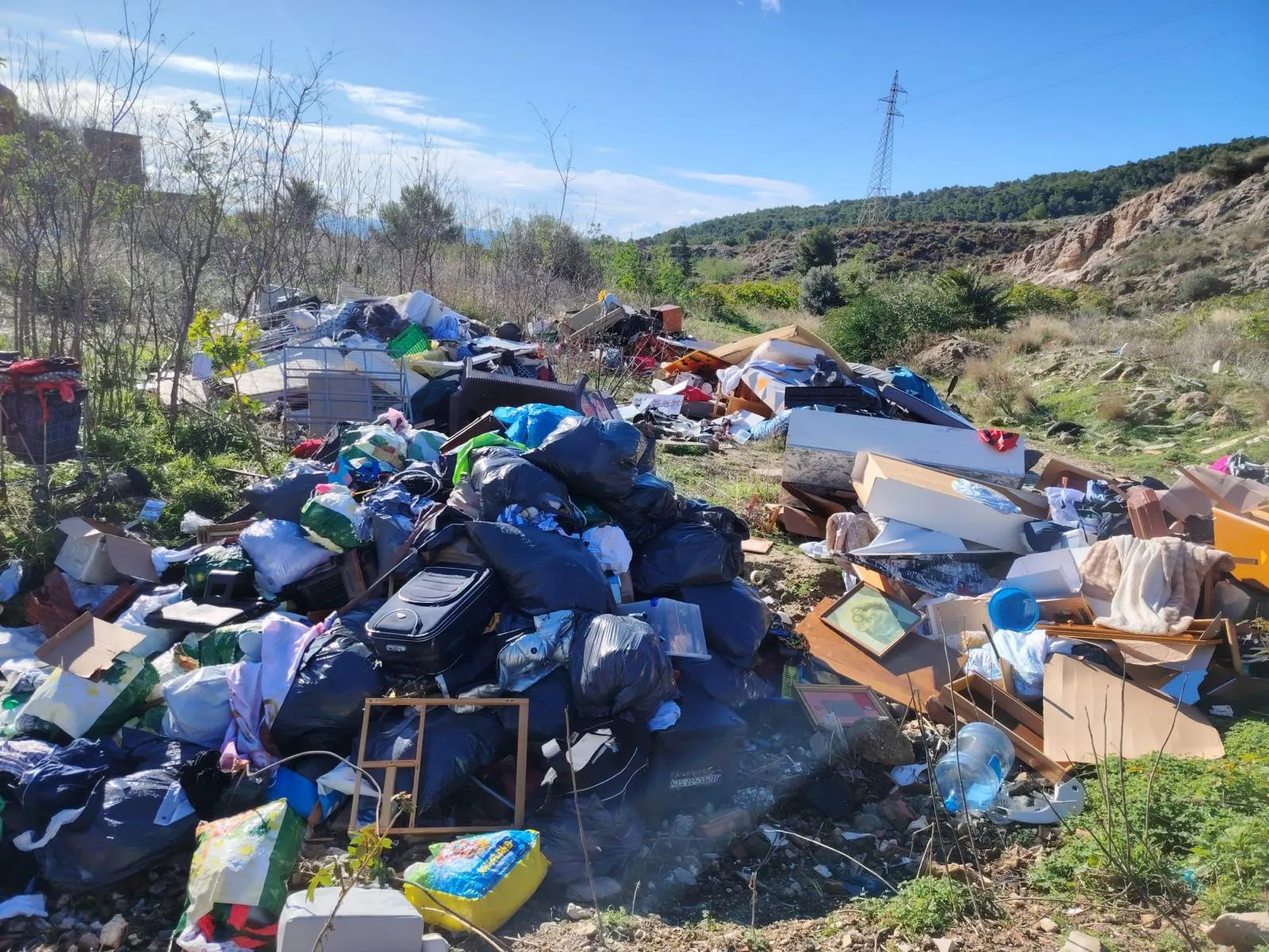54 - VERTIDO CUEVA DE LA HIGUERA