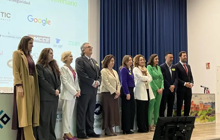 58 - MUJERES CIBERLÍDERES