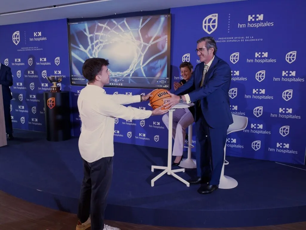 HM Hospitales renueva su compromiso como proveedor médico oficial de la Federación Española de Baloncesto (FEB) 2 71 - HM HOSPITALES FIRMA CON FEB