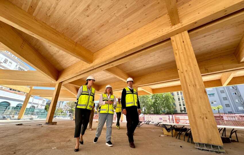 Arriaga y Mula visitan las obras del nuevo Mercacentro junto al arquetecto municipal