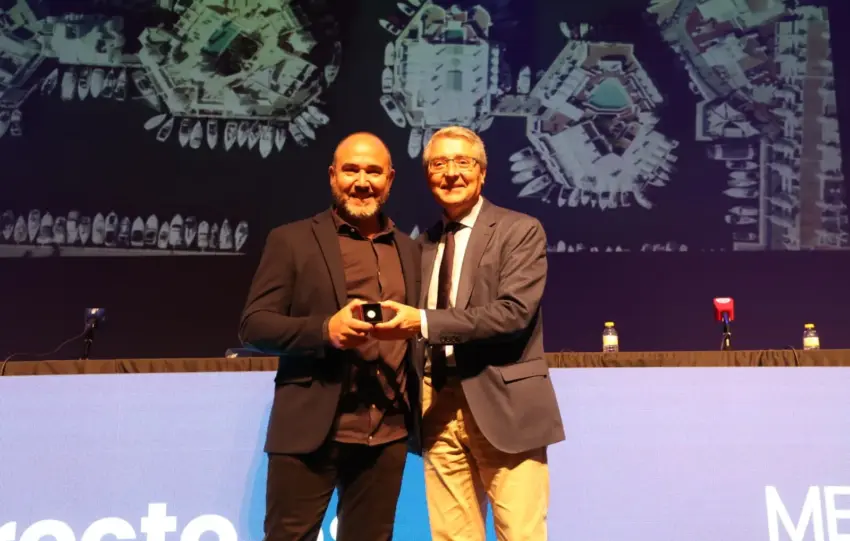 CHUS MATEO RECIBE EL ESCUDO DE ORO DE RADIO MARCA MÁLAGA