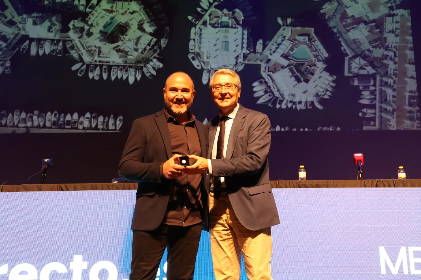 CHUS MATEO RECIBE EL ESCUDO DE ORO DE RADIO MARCA MÁLAGA