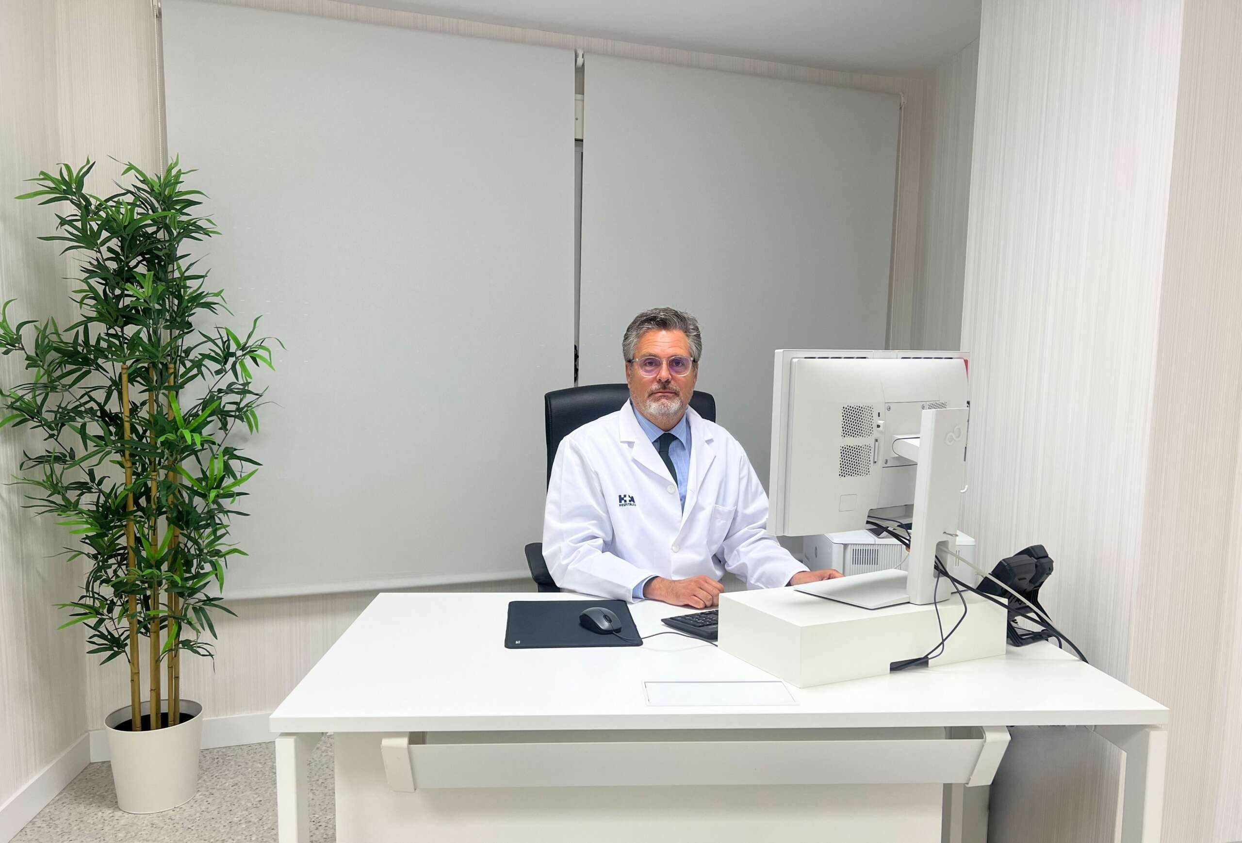 Dr. Ferrer Unidad de Ortobiologia y Medicina Regenerativa HM Hospitales en Malaga scaled