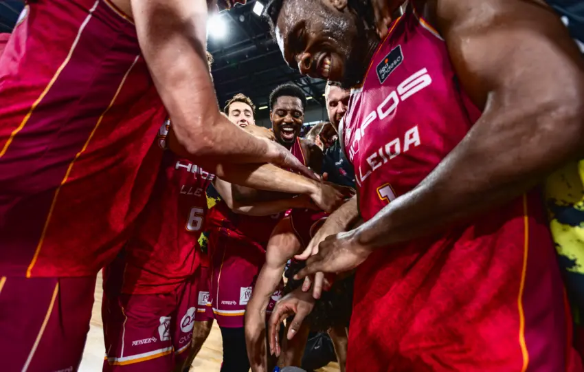 EL HIOPOS LLEIDA Y UN MATAGIGANTES QUE LLEGA AL CARPENA