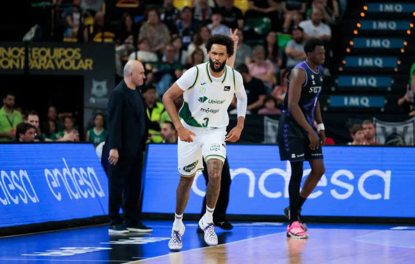 EL OASIS DEL UNICAJA EN BILBAO FUE JAMES WEBB III
