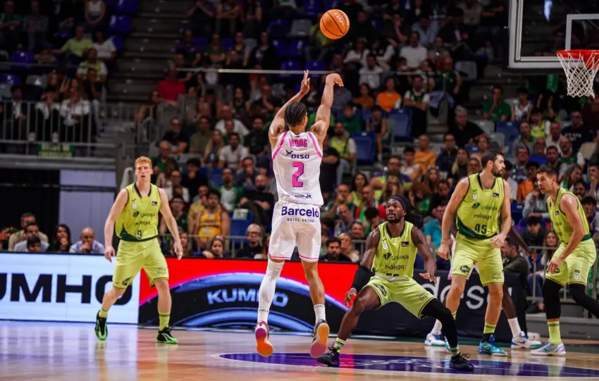 EL UNICAJA PIERDE LA LUCHA CANARIA EN LA PRÓRROGA Y CON POLÉMICA