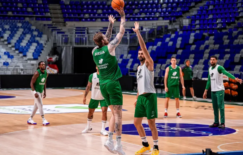 IBON NAVARRO RESPIRA CON EL OVERBOOKING DEL JUEGO INTERIOR DEL UNICAJA