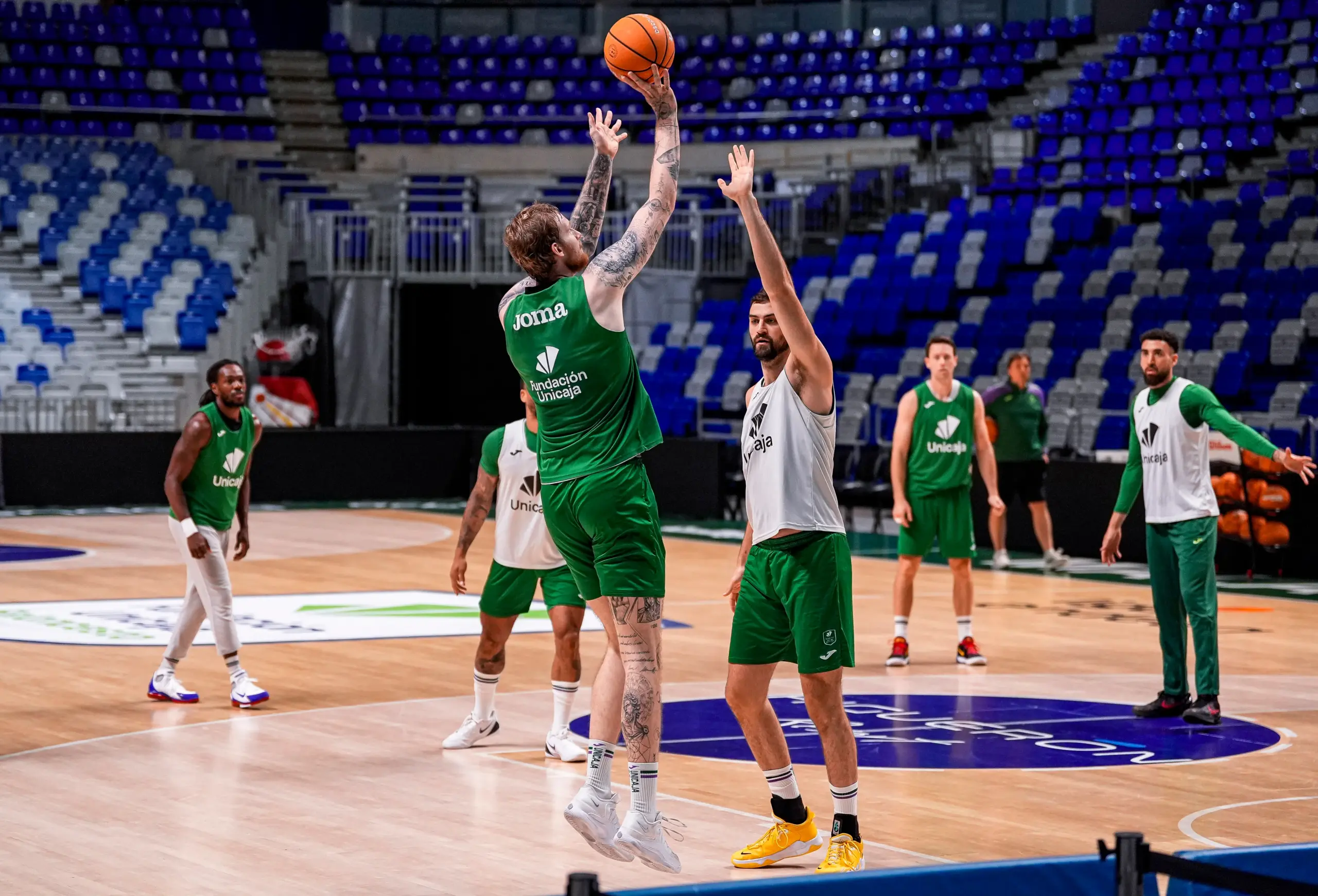 IBON NAVARRO RESPIRA CON EL OVERBOOKING DEL JUEGO INTERIOR DEL UNICAJA