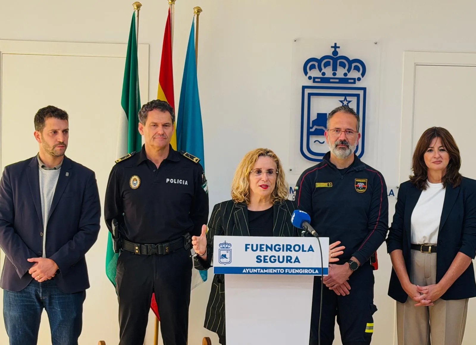La alcaldesa junto a los jefes de la Policia Local y Bomberos asi como los concejales de Seguridad Ciudadana y Movilidad