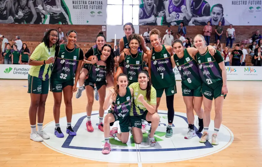 UNICAJA MIJAS SACA SU RODILLO LOCAL