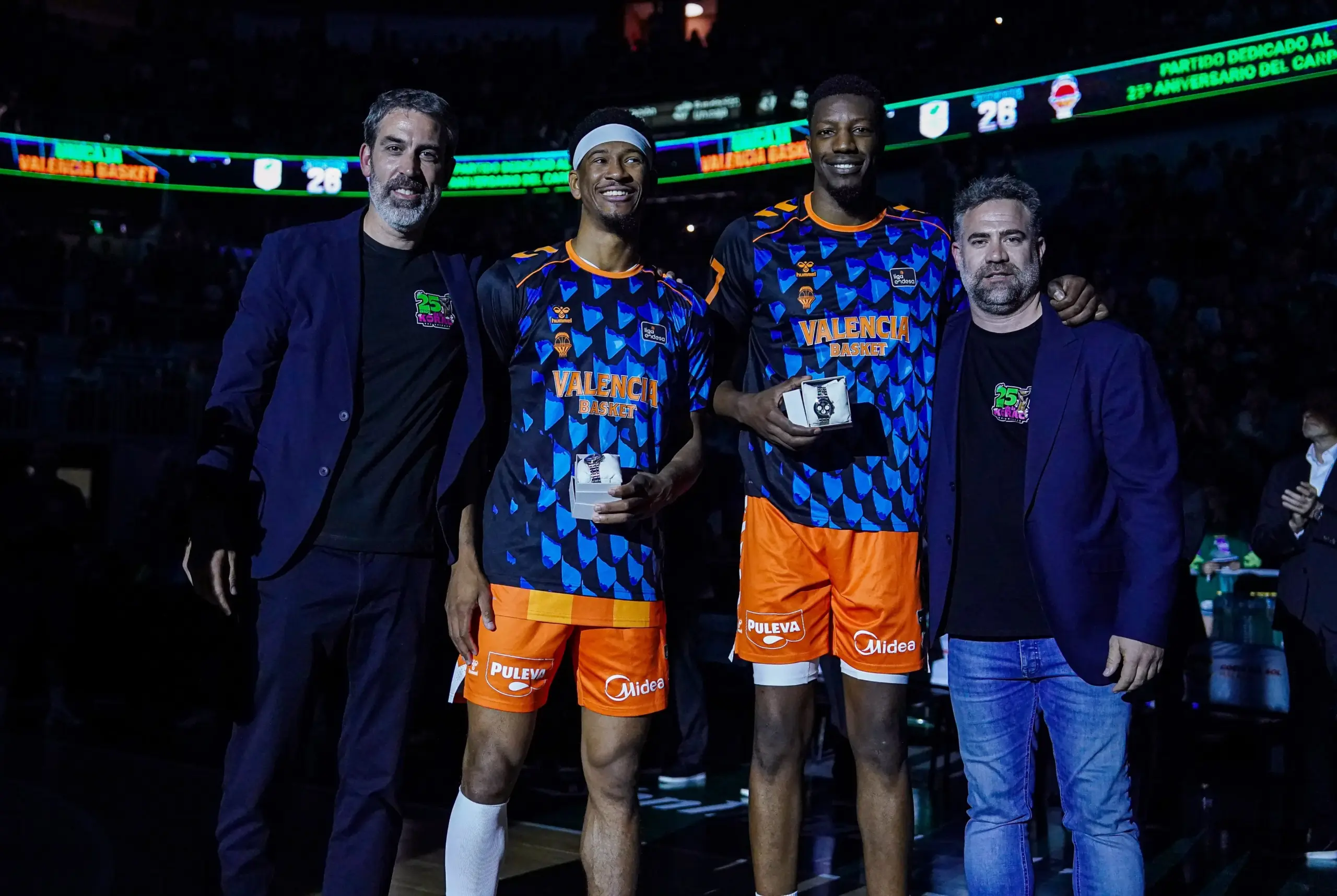 Radio Marca 16 Y EL UNICAJA TAMBIÉN TUVO UN DETALLE CON KAM TAYLOR Y SIMA