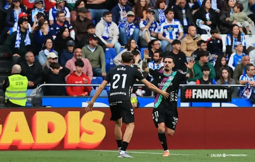 CRÓNICA | El Málaga CF sale vivo de Riazor con un empate milagroso