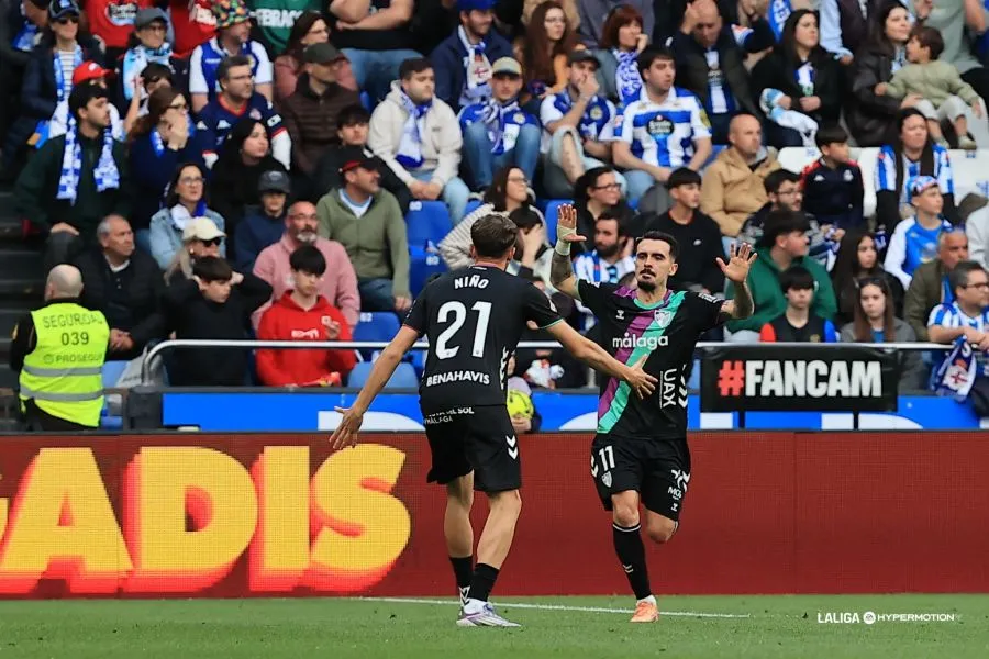 CRÓNICA | El Málaga CF sale vivo de Riazor con un empate milagroso